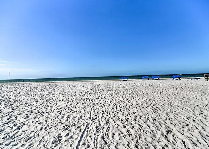 Beachfront Indian Shores Condo - Pool&Hot Tub!