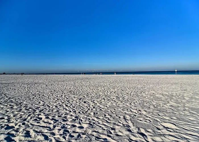 Coastal 'Sea Side' Townhome - Walk To Beach!