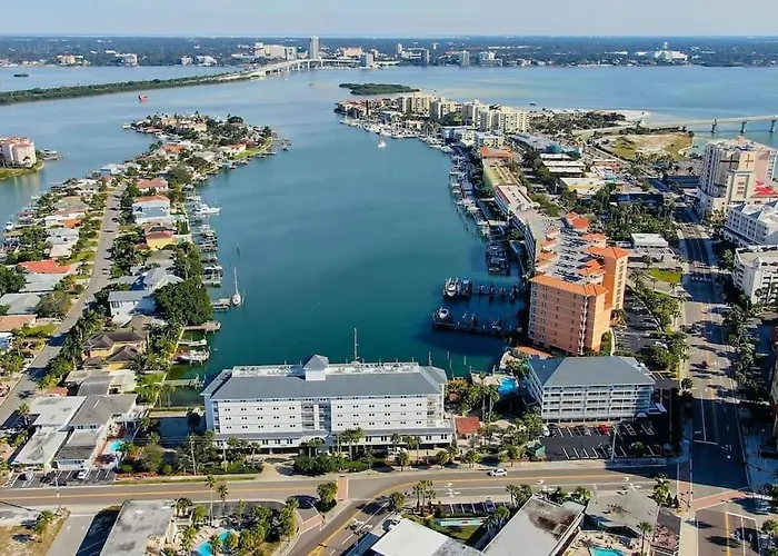 New Beach Condo 5 Min Walk To The Beach Sleeps 9