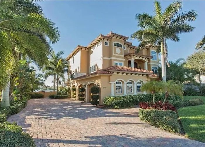 Large Mediterranean Oasis - Water Views & Pool