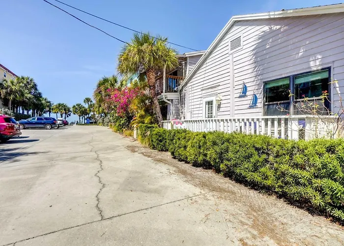 Indian Rocks Beach Cottage, Walk To Beach!