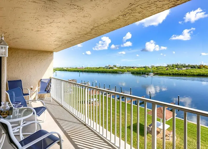 317 Bayshores Yacht Tennis Club