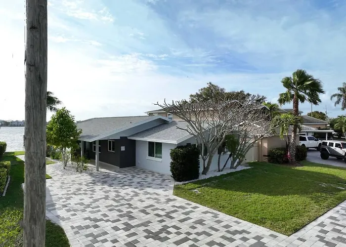 Magical Sunset Waterfront View, Renovated 3Bd 2Bth