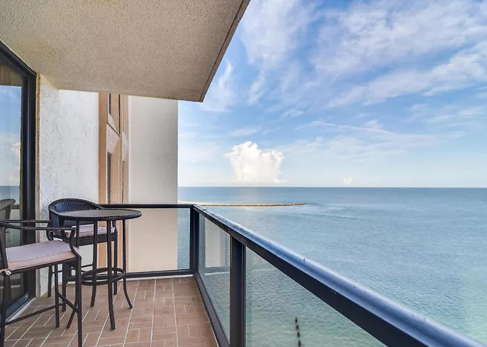 Dolphin & Manatee Viewing From 15Th Floor & Pool!