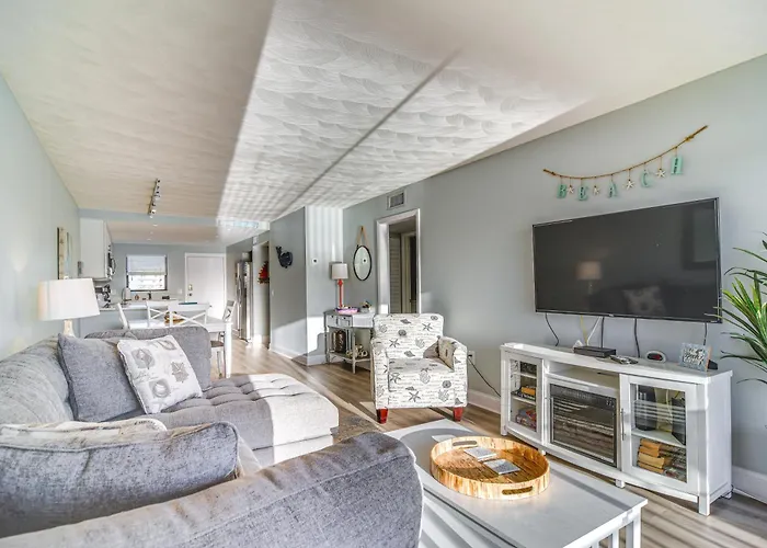 Indian Shores Condo Balcony, Views&Pool Access!