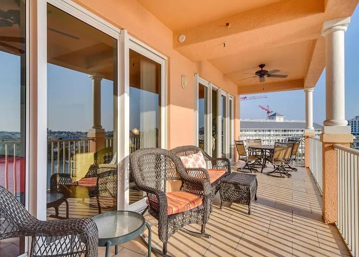 Coastal Condo W/ Harbor Views: Steps To Beach!