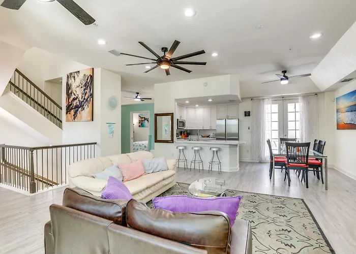 Clearwater Beach Hideaway: Walkable Location!