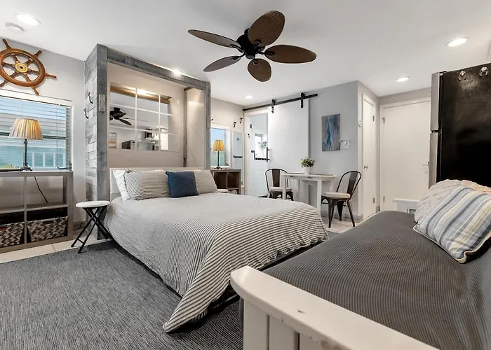 Quiet Corner Suite Heated Pool & 2 Mins 2 Beach