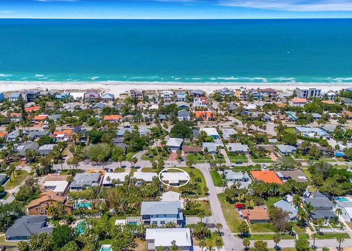 Paradise Corner - Monthly Beach Vacation Rental!