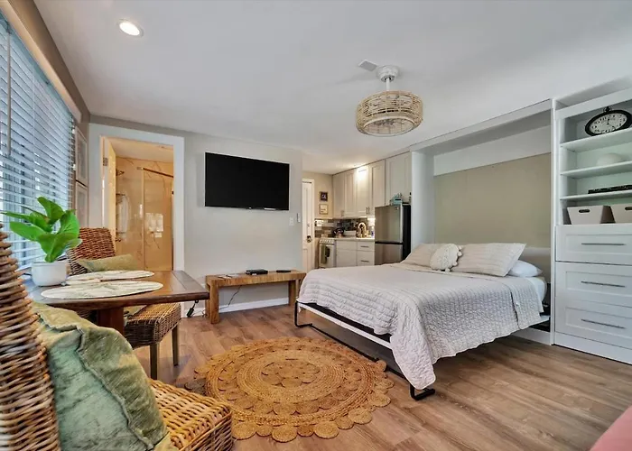Luxury Waterside Suite 2Mins 2 Beach & Heated Pool