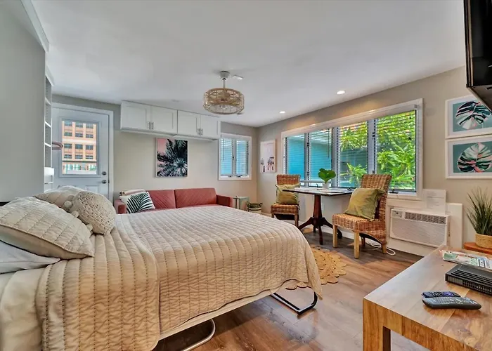 Luxury Waterside Suite 2Mins 2 Beach & Heated Pool