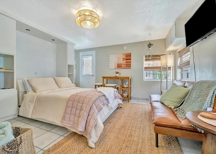 Corner Balcony Suite Across From Beach & Htd Pool