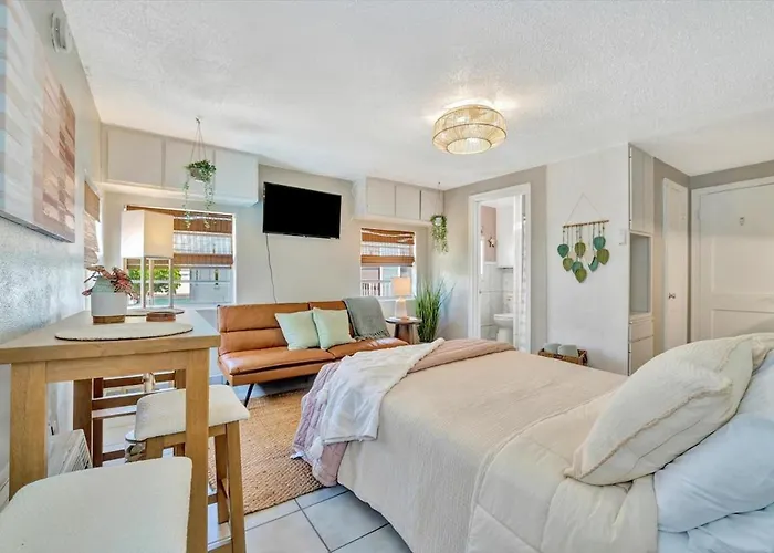 Corner Balcony Suite Across From Beach & Htd Pool