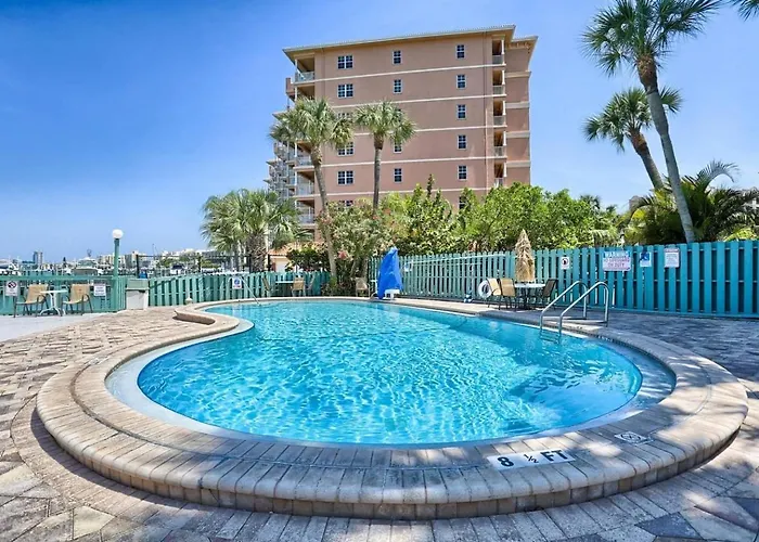 Bayside Penthouse-5Min To Beach, Rest & Shops