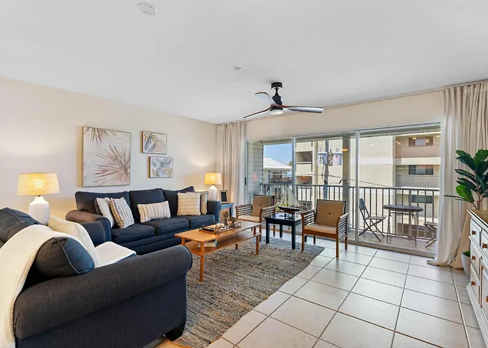Seaside Serenity: Your Perfect Condo Escape!