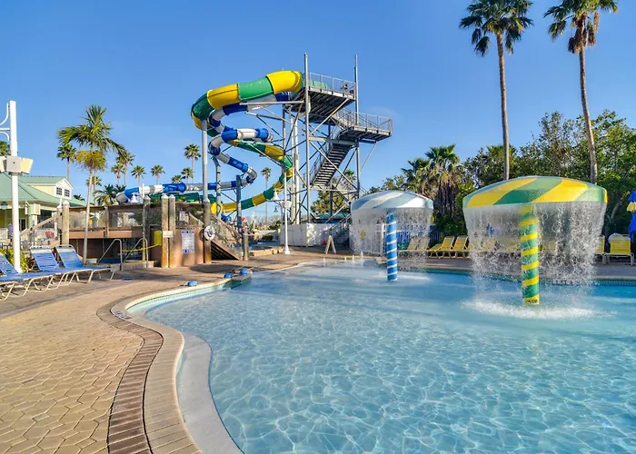 Waterfront Condo W/ Water Park, Walk To The Beach!