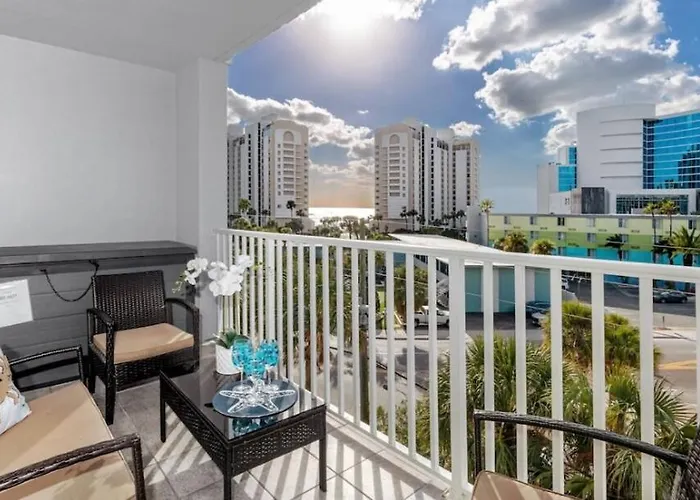 Coastal Retreat I Unbeatable Location I Sleeps 8