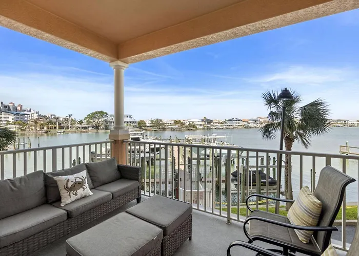 206 Harborview Grande