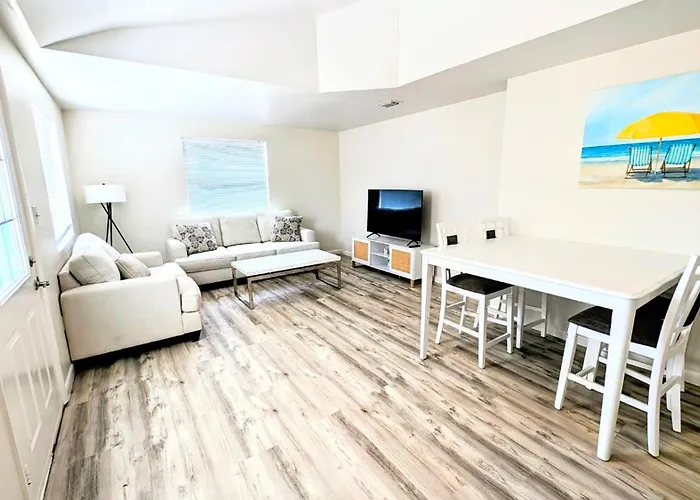 2Br Tropical Retreat A 3Mins To Beach