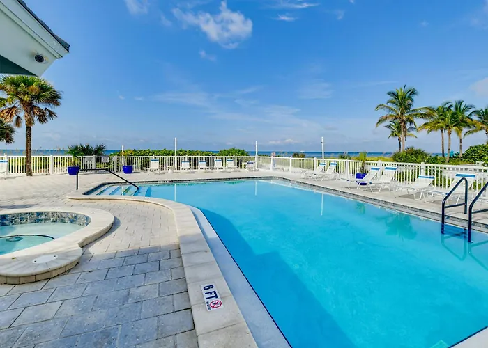 Walk To Redington Beach: Gulf-View Retreat