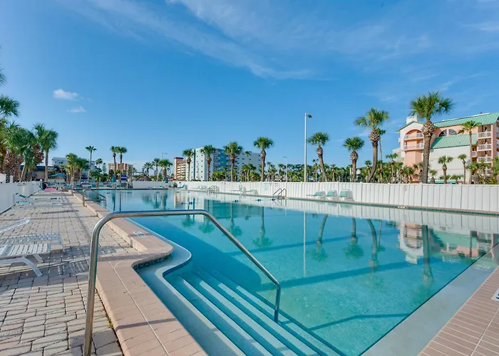 Walk To Indian Shores Beach + Pool: Sunny Condo