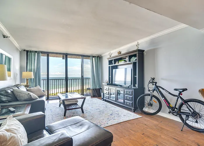 Walk To Beach & Eats: Condo W/ Pool In Clearwater!