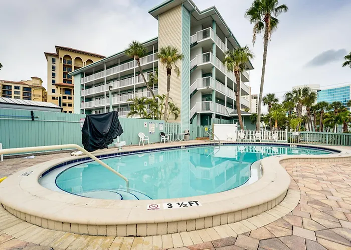 2 Blocks To Clearwater Beach: Walkable Coastal Gem