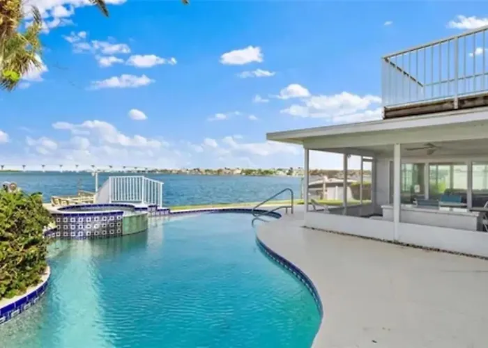 New Listing Tropical Island Beach House