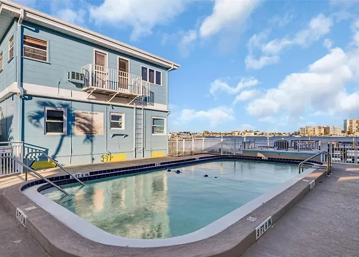 Corner Balcony Suite Across From Beach & Htd Pool