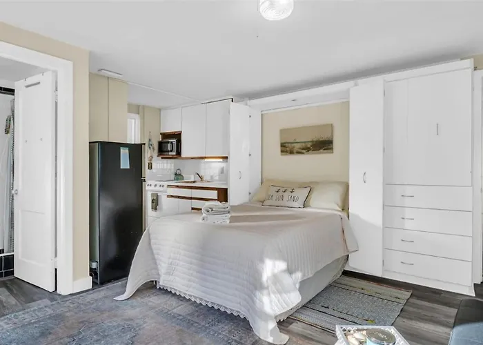 Sunlit Condo Heated Pool Across From Beach