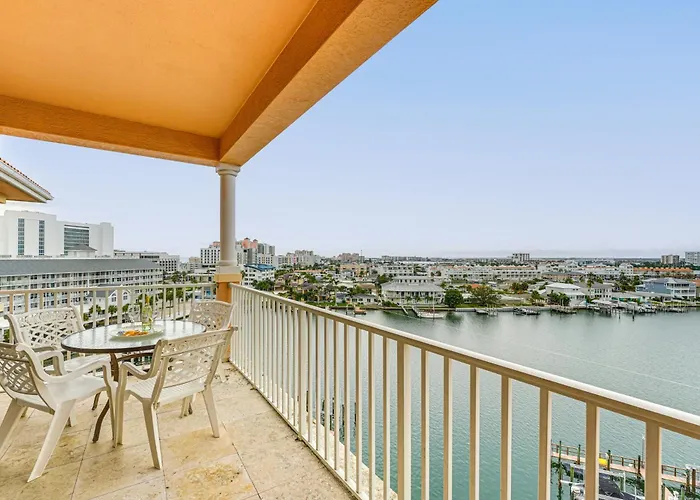 8Th Floor Penthouse, Walk To Clearwater Beach