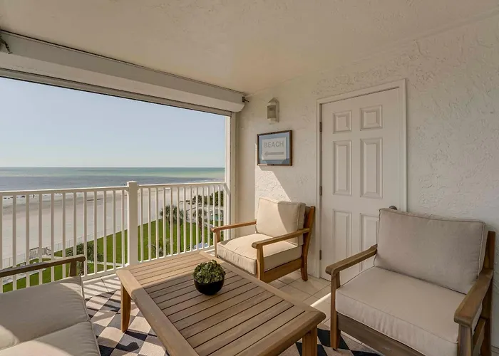 Gulf Views, Steps To Beach: Redington Shores Condo