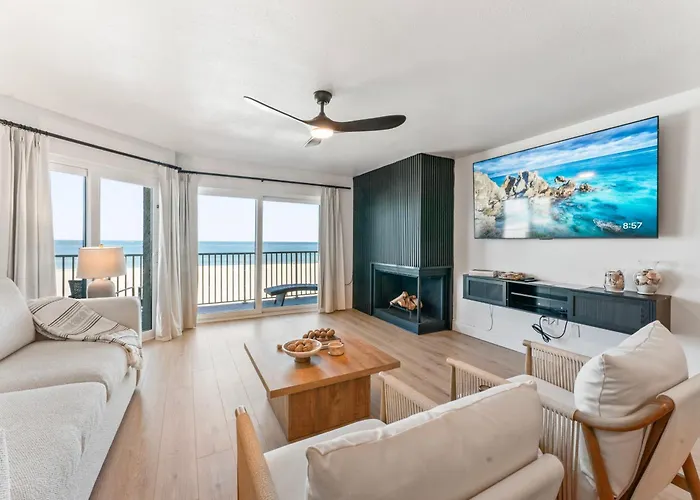 Newly Reno Beachfront Escape I Steps To Beach