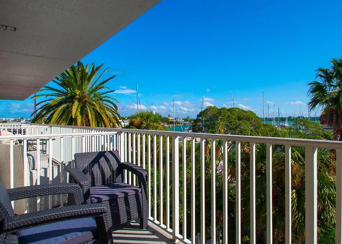 Bayside Condos Studio 23