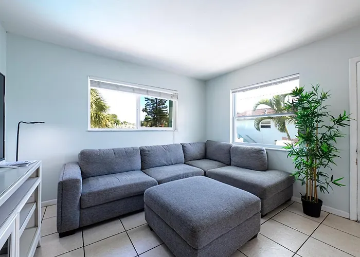 2Bd 1Ba Sunset 4 3Mins To Beach!