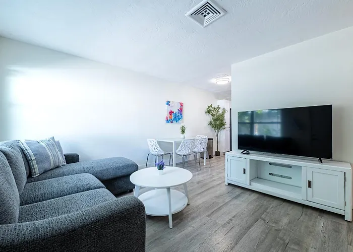 2Bd 1Ba Sunview 2 2Mins To Beachpool!