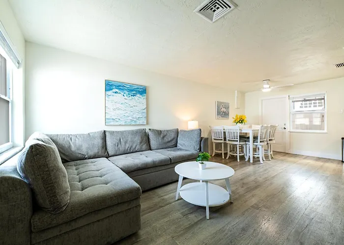 2Bd 1Ba Sunview 5 2Mins To Beachpool!