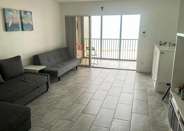 Beachfront Studio With Shared Pool And Tennis Courts