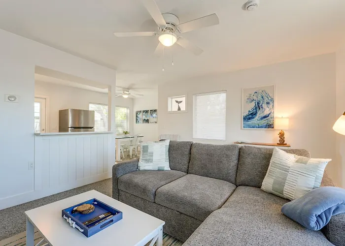 Walk To Sand & Sun! Breezy Indian Rocks Beach Home