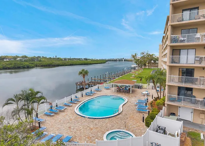 Bayshore Yacht And Tennis Club Unit 306