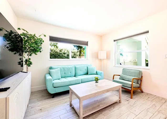 2Bd 1Ba Sunset 2 3Mins To Beach!
