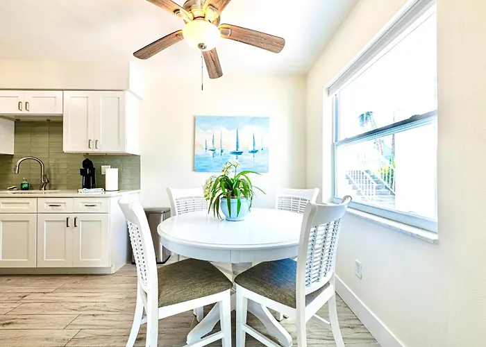 2Bd 1Ba Sunset 1 3Min To Beachpool!