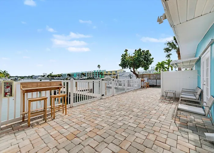 Waterfront 2 Mins 2 Beach - Dock & Pet Friendly
