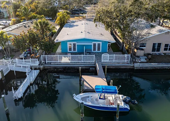 Waterfront & Pet Friendly Boat Dock Walk 2 Beach