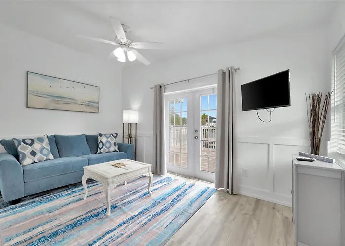 Waterfront & Pet Friendly Boat Dock Walk 2 Beach