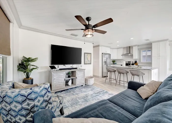 Direct Beach Access Oceanfront Condo & Big Balcony