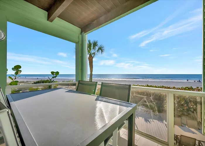 Beachfront & Ocean Views Balcony Condo Sleeps 8