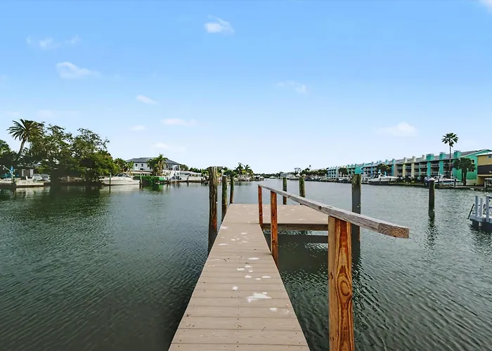 Waterway Vista Suite Pet Friendly Boat Dock