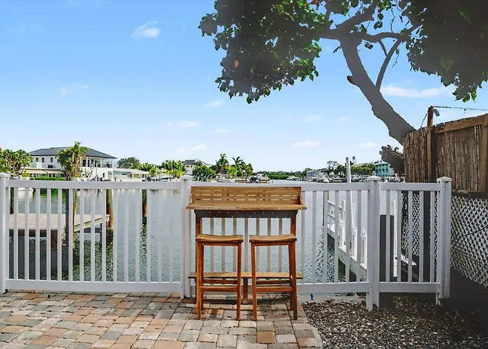 Waterfront & Pet Friendly Boat Dock Walk 2 Beach