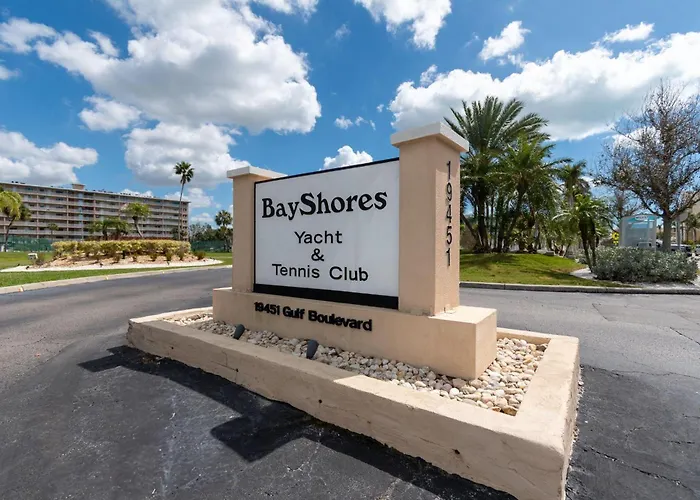 Bayshore Yacht & Tennis 216